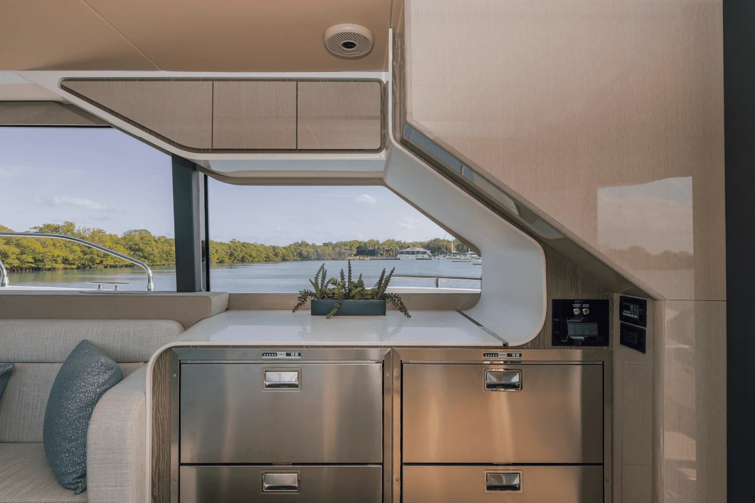 2026 Cruisers Yachts 57 FLY Image Thumbnail #81