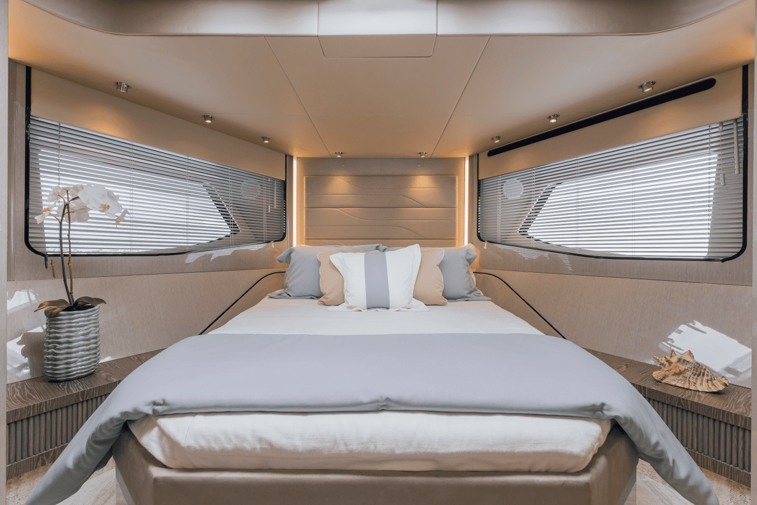 2026 Cruisers Yachts 57 FLY Image Thumbnail #95