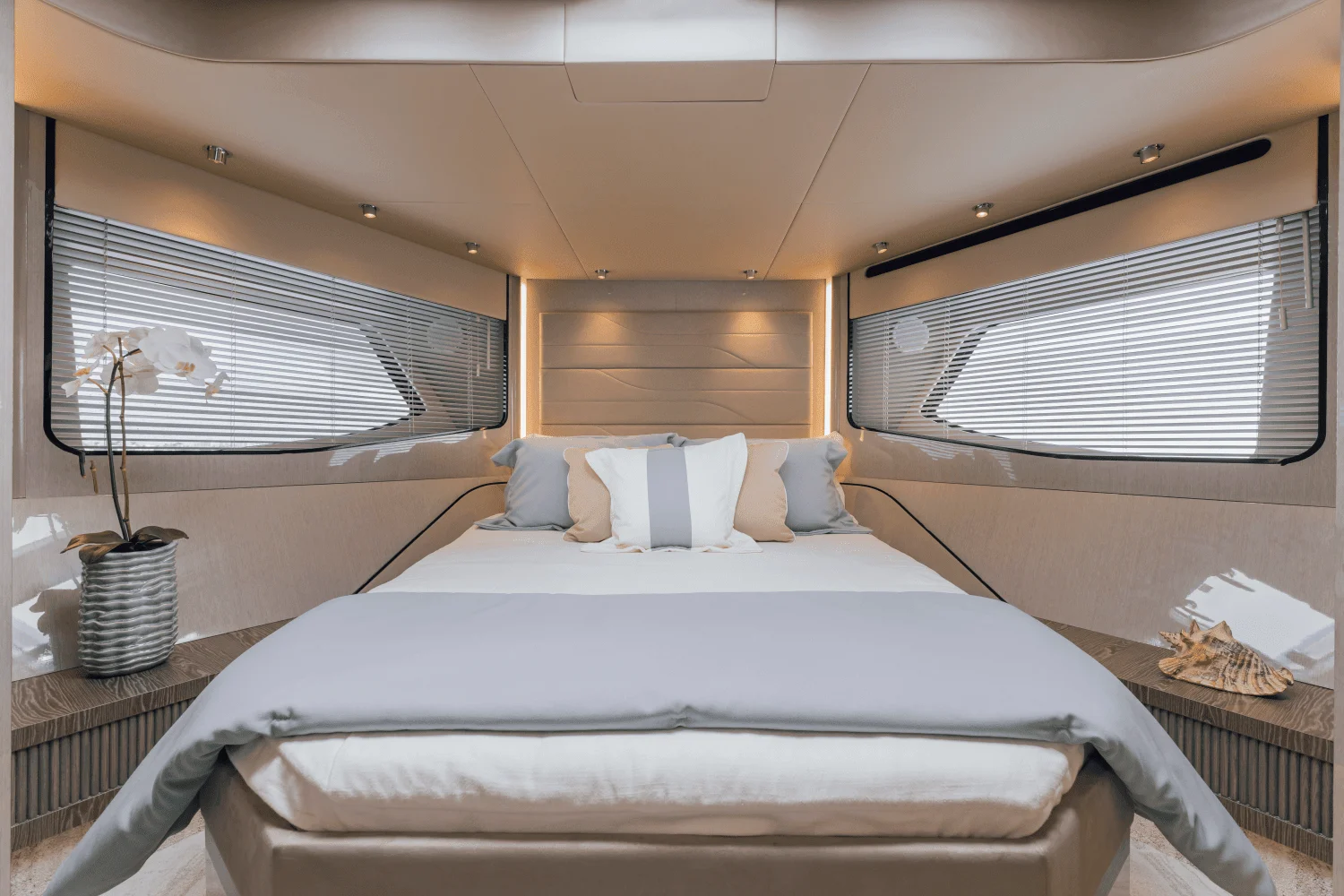 2026 Cruisers Yachts 57 FLY Image Thumbnail #95