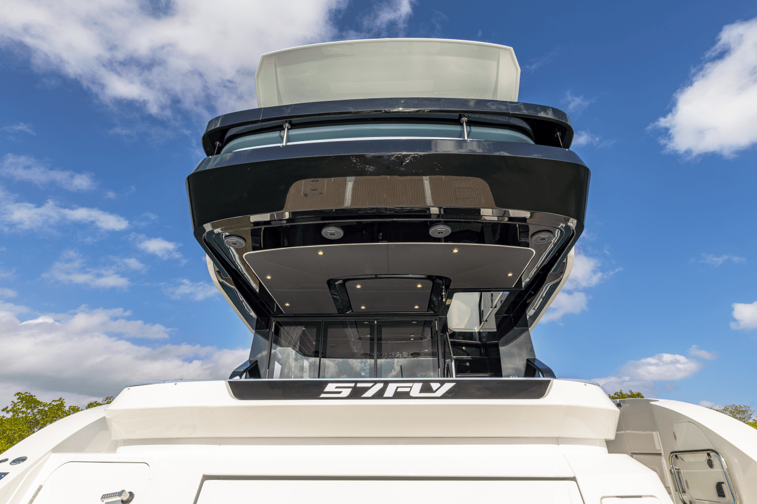 2026 Cruisers Yachts 57 FLY Image Thumbnail #34