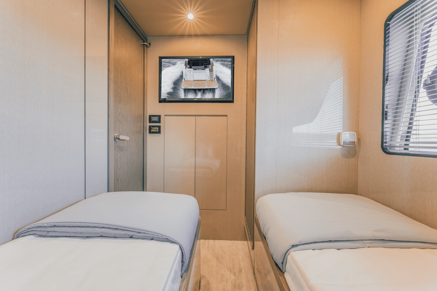 2026 Cruisers Yachts 57 FLY Image Thumbnail #93