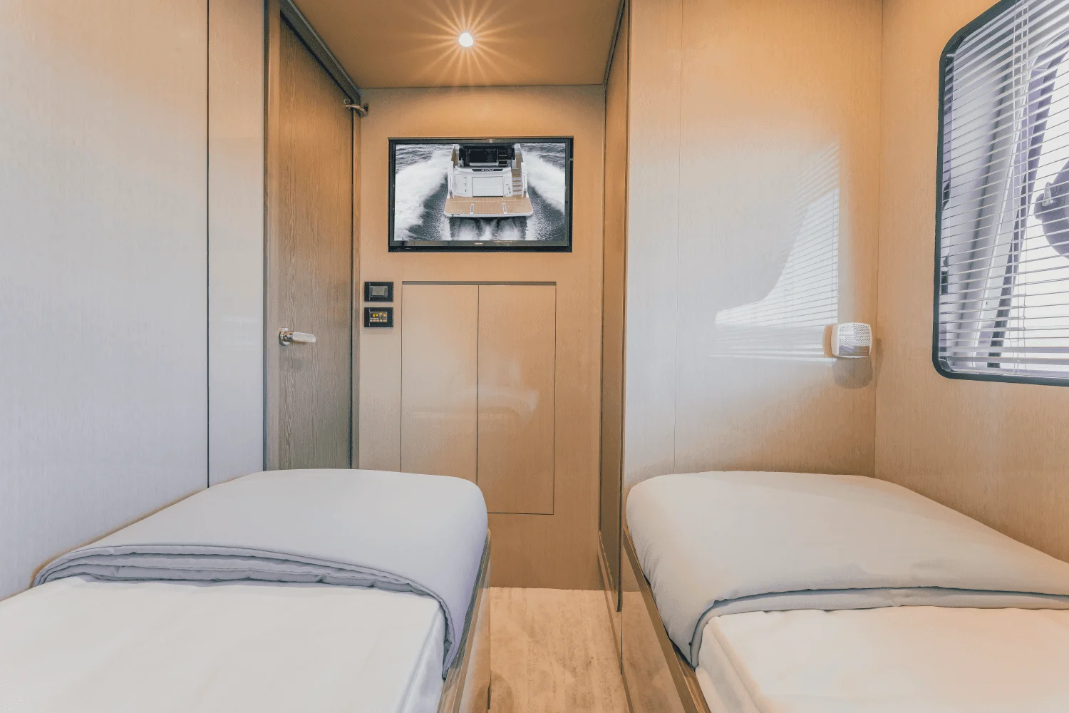 2026 Cruisers Yachts 57 FLY Image Thumbnail #93