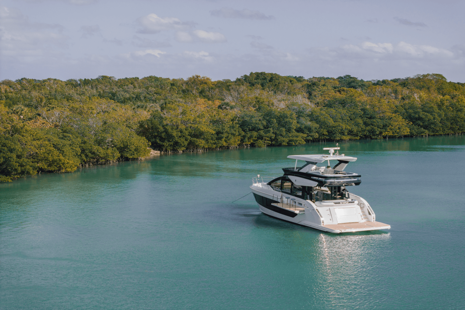 2026 Cruisers Yachts 57 FLY Image Thumbnail #10