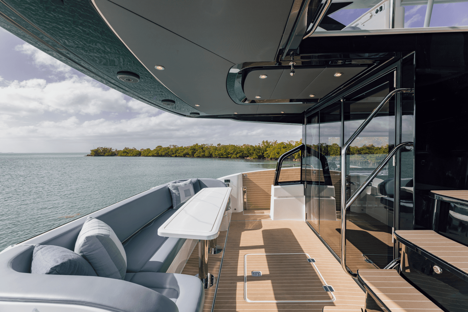 2026 Cruisers Yachts 57 FLY Image Thumbnail #37