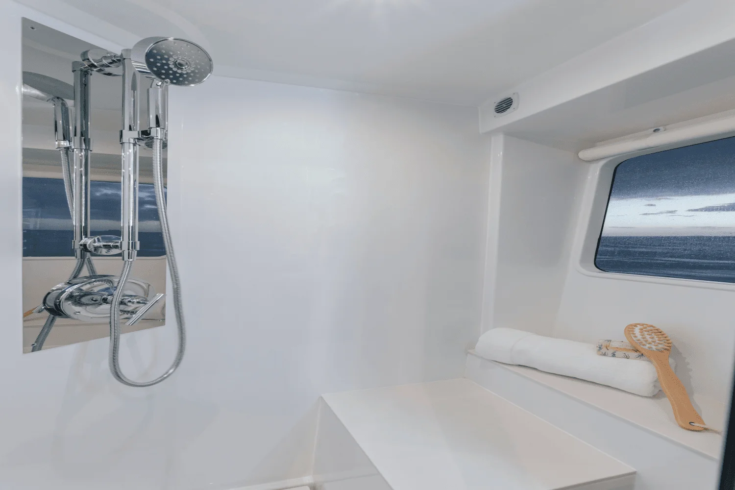 2026 Cruisers Yachts 57 FLY Image Thumbnail #90