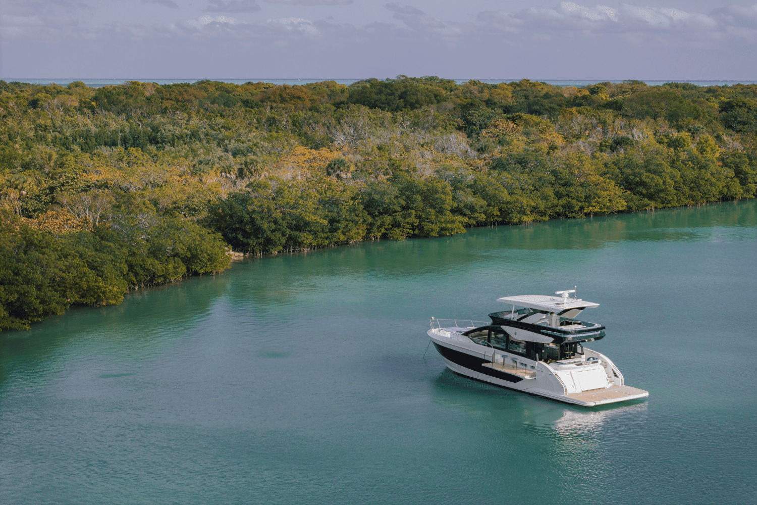 2026 Cruisers Yachts 57 FLY Image Thumbnail #11