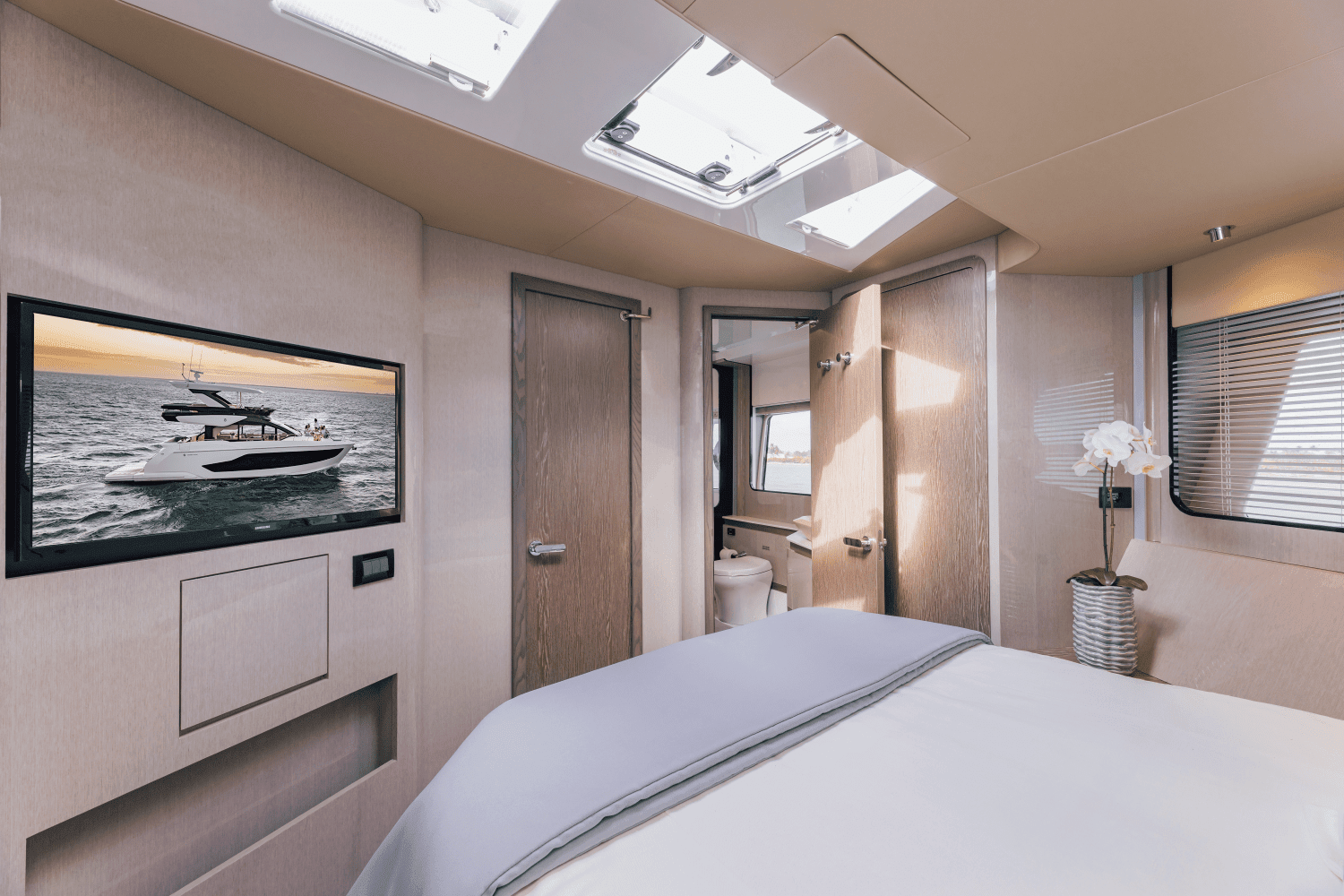 2026 Cruisers Yachts 57 FLY Image Thumbnail #97