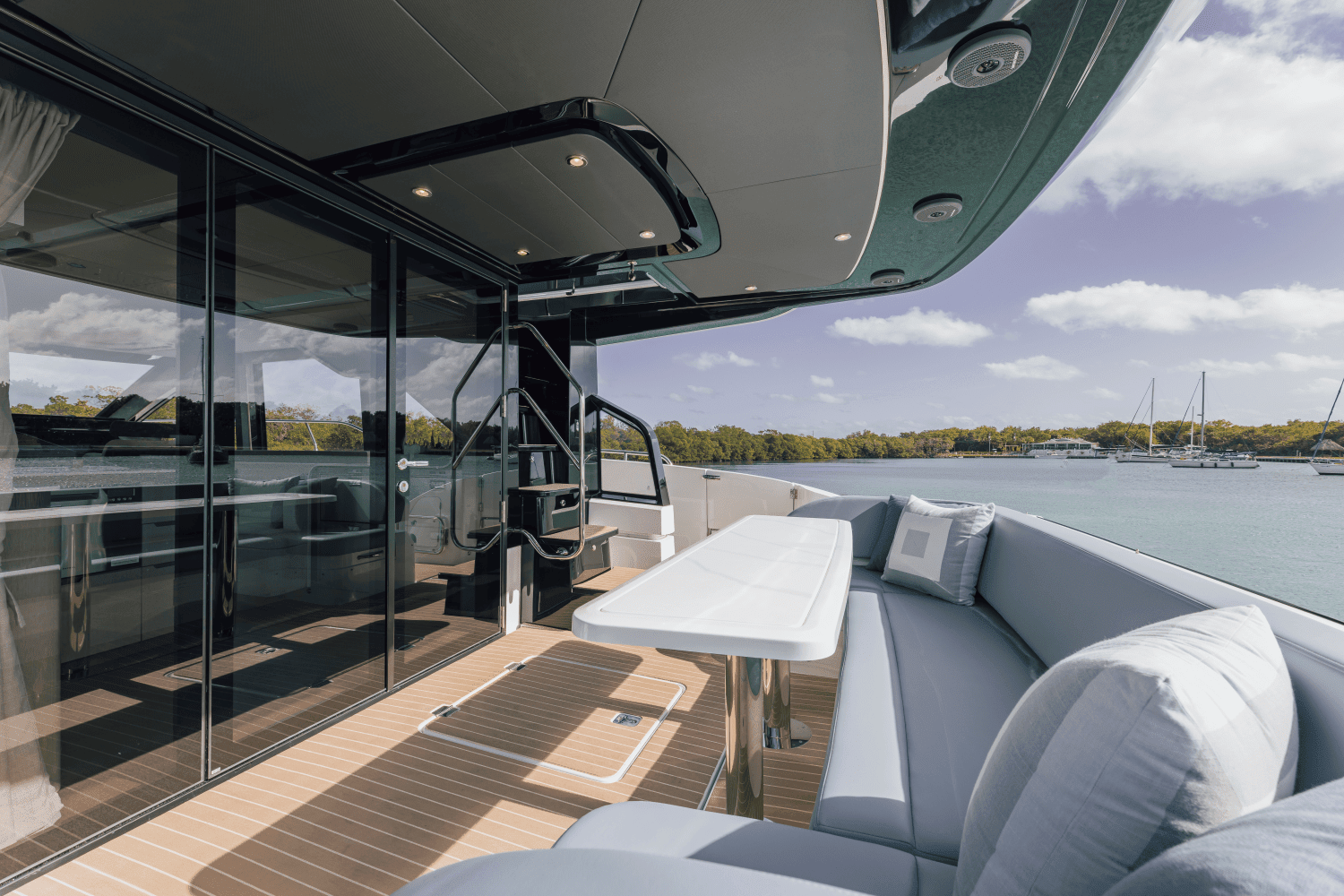 2026 Cruisers Yachts 57 FLY Image Thumbnail #38