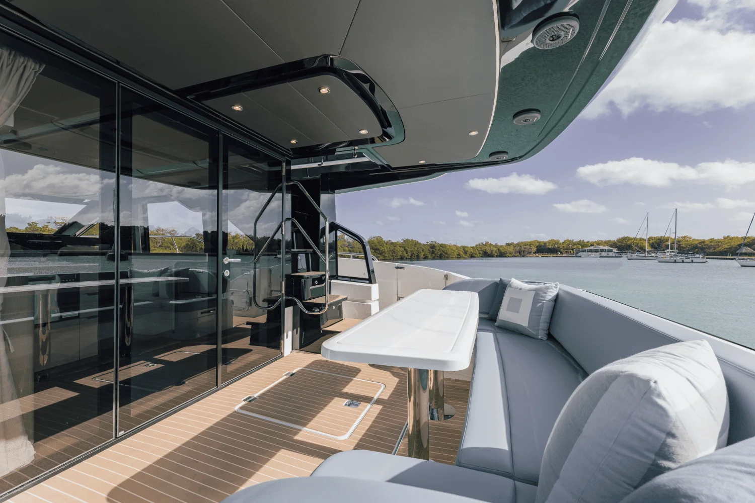 2026 Cruisers Yachts 57 FLY Image Thumbnail #38