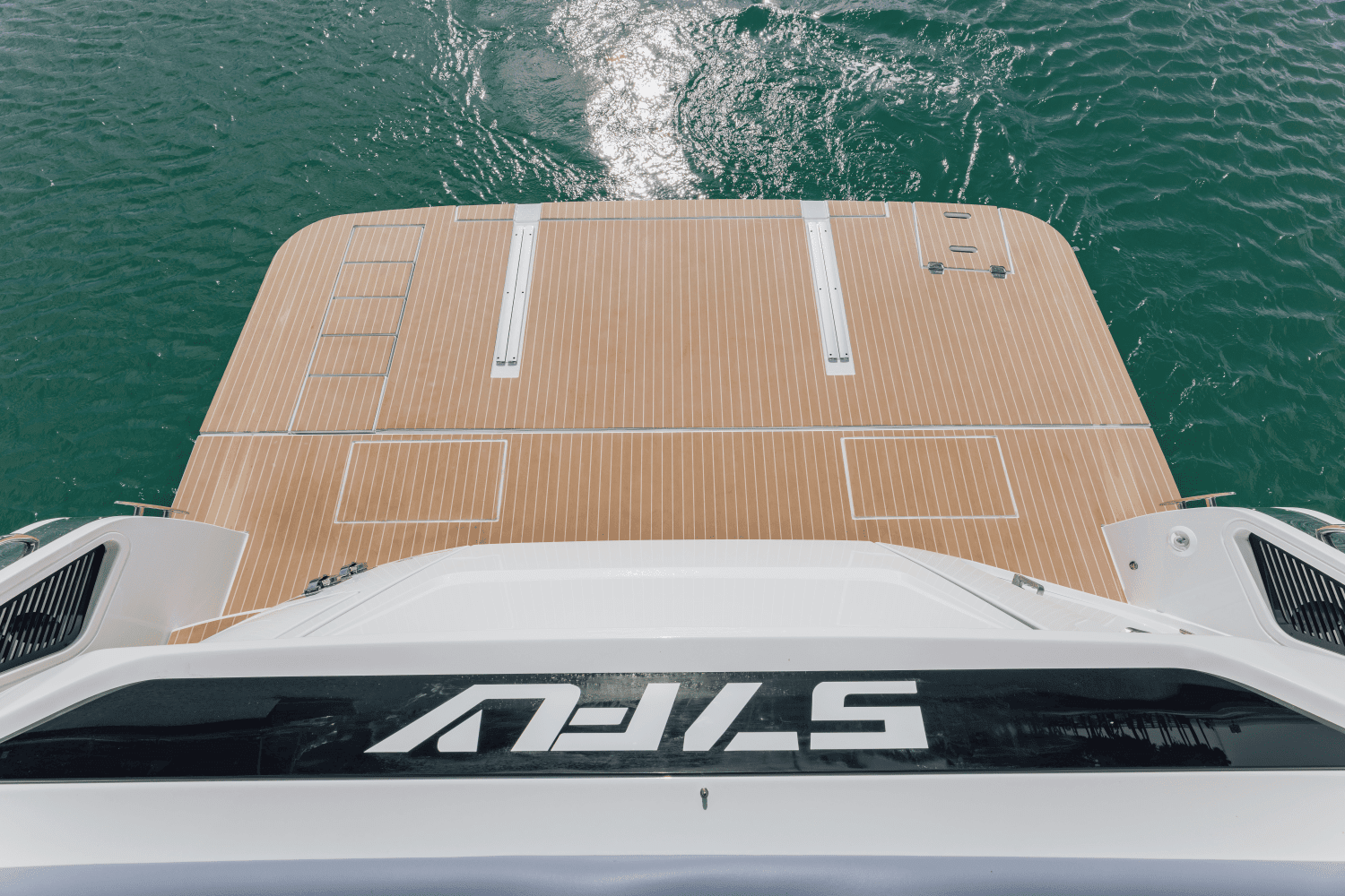 2026 Cruisers Yachts 57 FLY Image Thumbnail #41