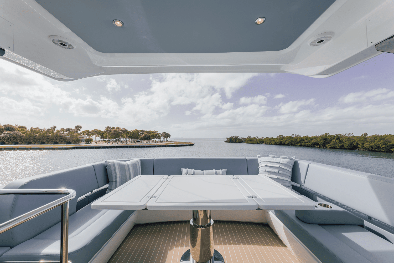 2026 Cruisers Yachts 57 FLY Image Thumbnail #43