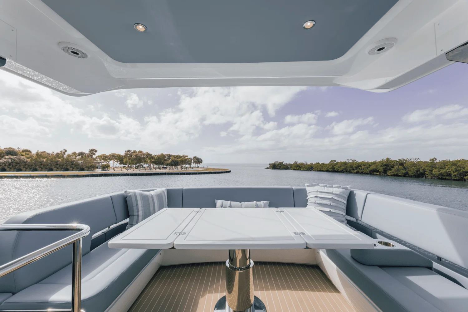 2026 Cruisers Yachts 57 FLY Image Thumbnail #43