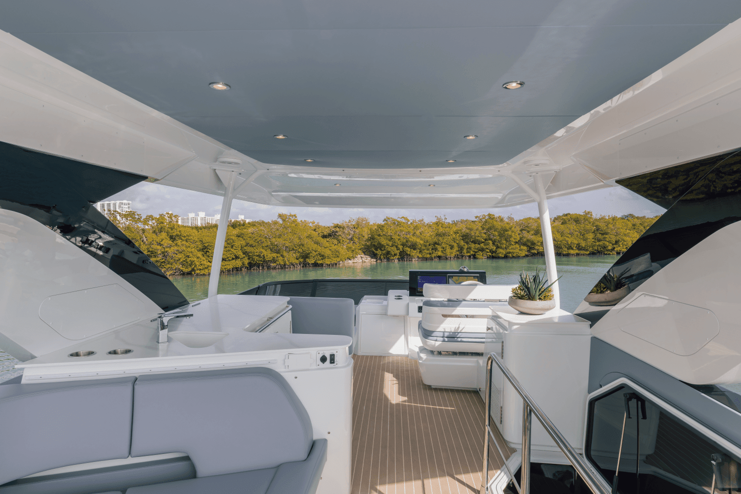 2026 Cruisers Yachts 57 FLY Image Thumbnail #48