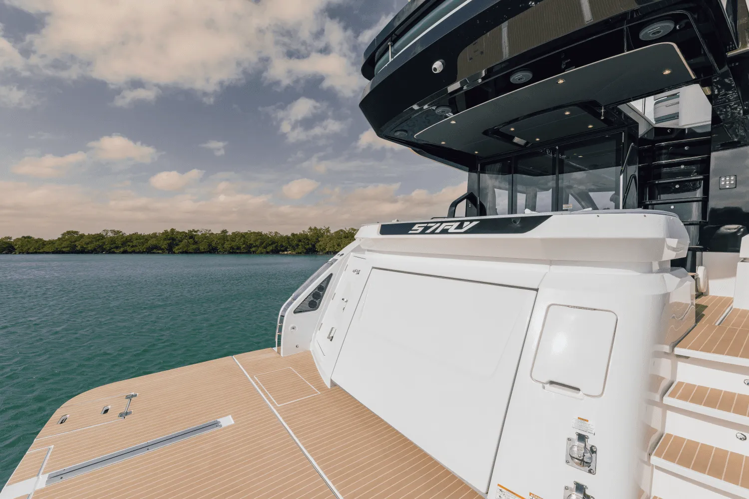 2025 Cruisers Yachts 57 FLY Image Thumbnail #39
