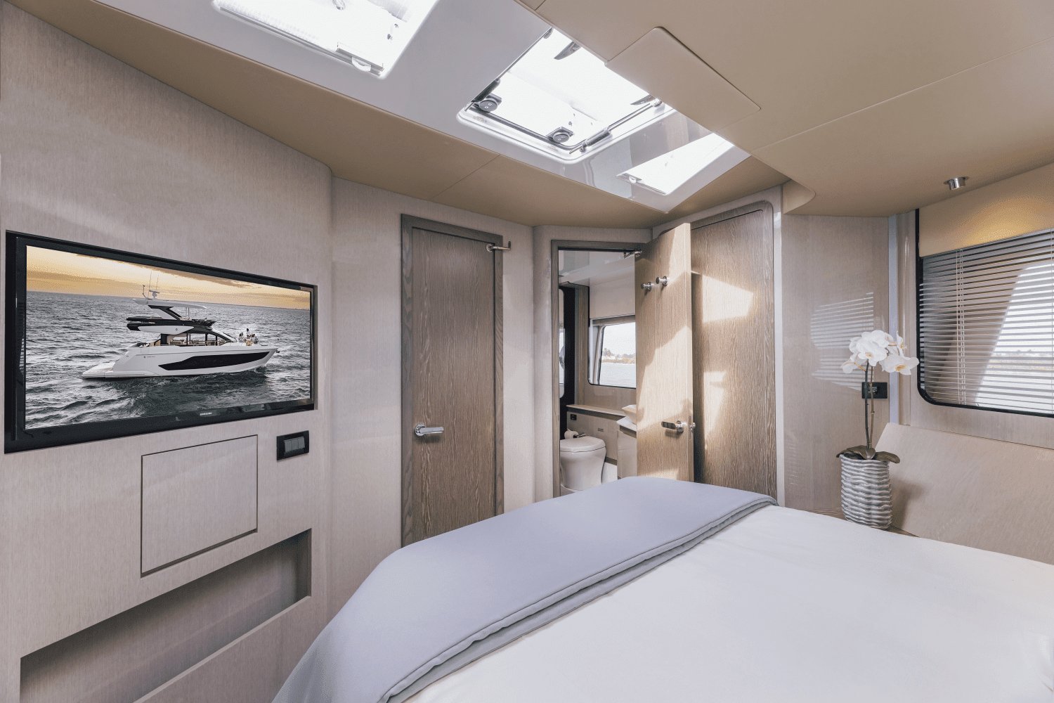 2025 Cruisers Yachts
                                                             57 FLY Image Thumbnail #97