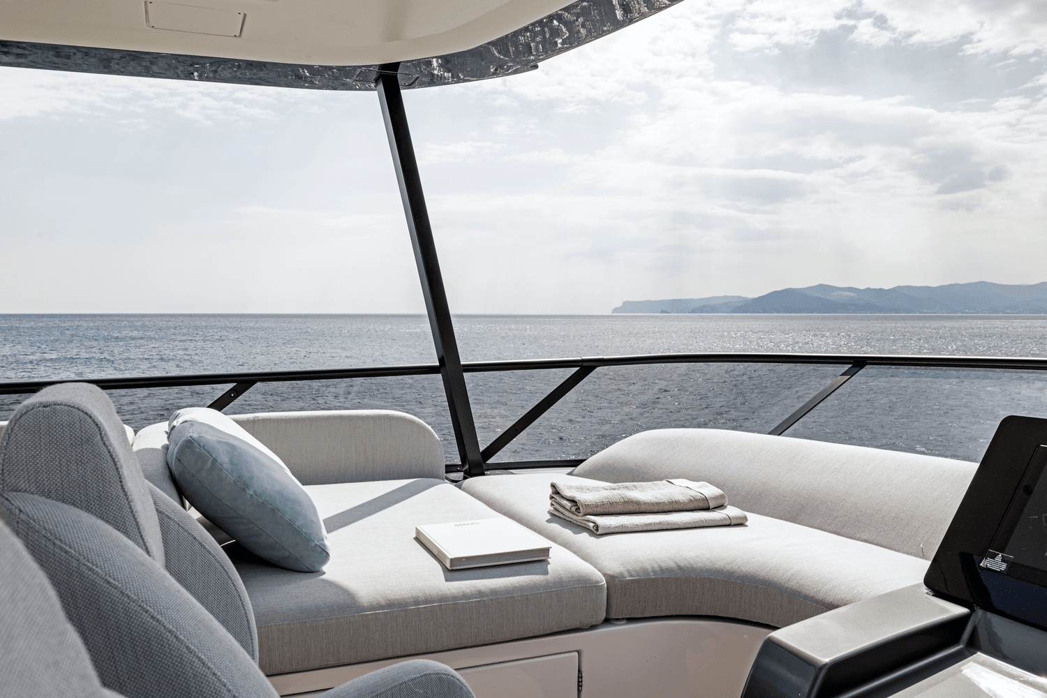 2025 Azimut
                                                             Fly 72 Image Thumbnail #19