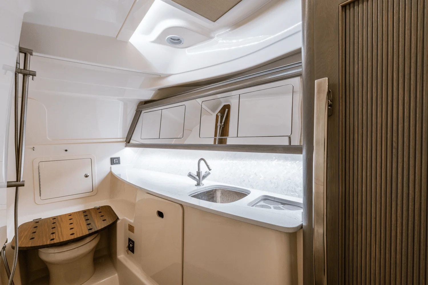 2026 Grady-White Freedom 415 Image Thumbnail #9