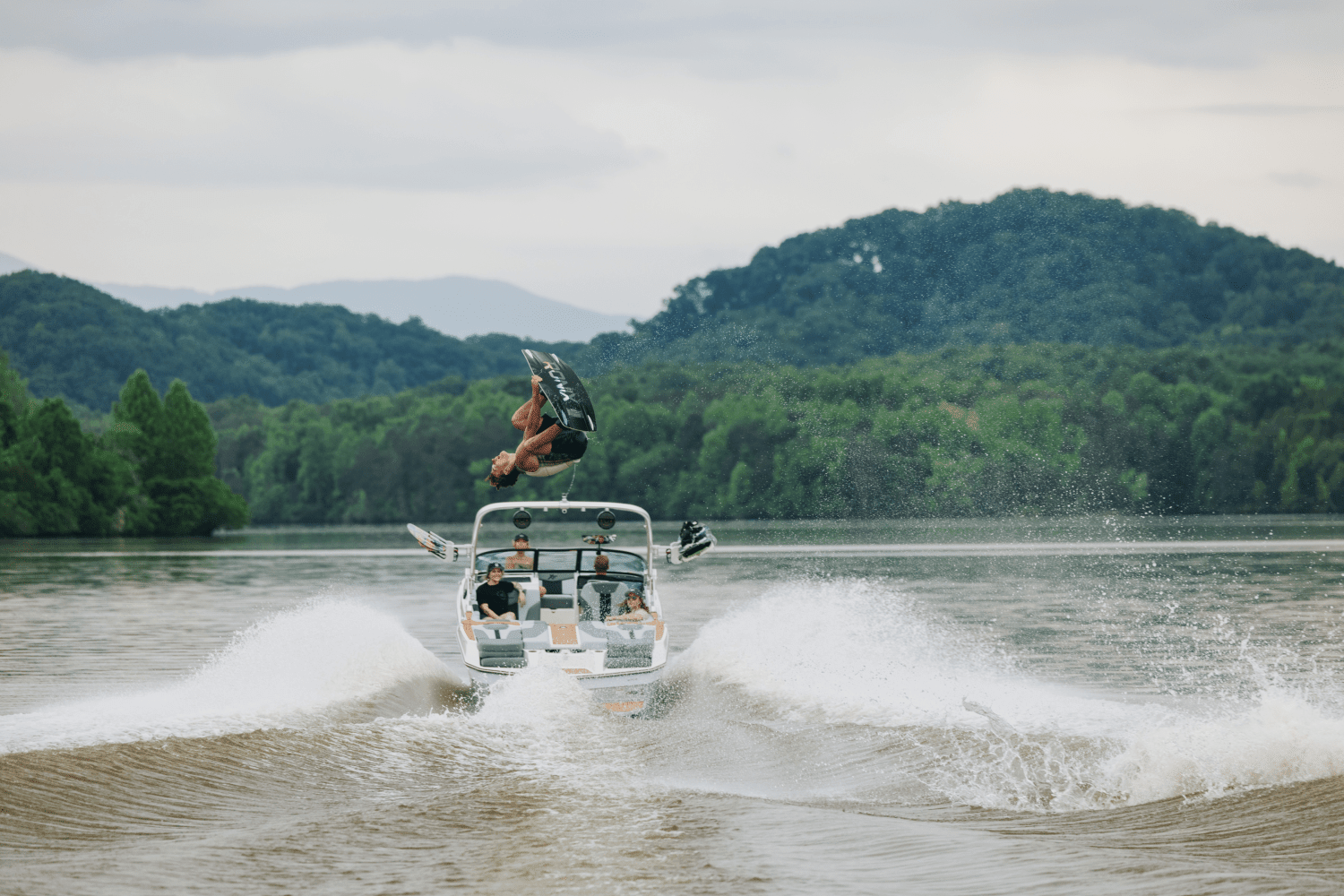 2026 Mastercraft XT20 Image Thumbnail #3