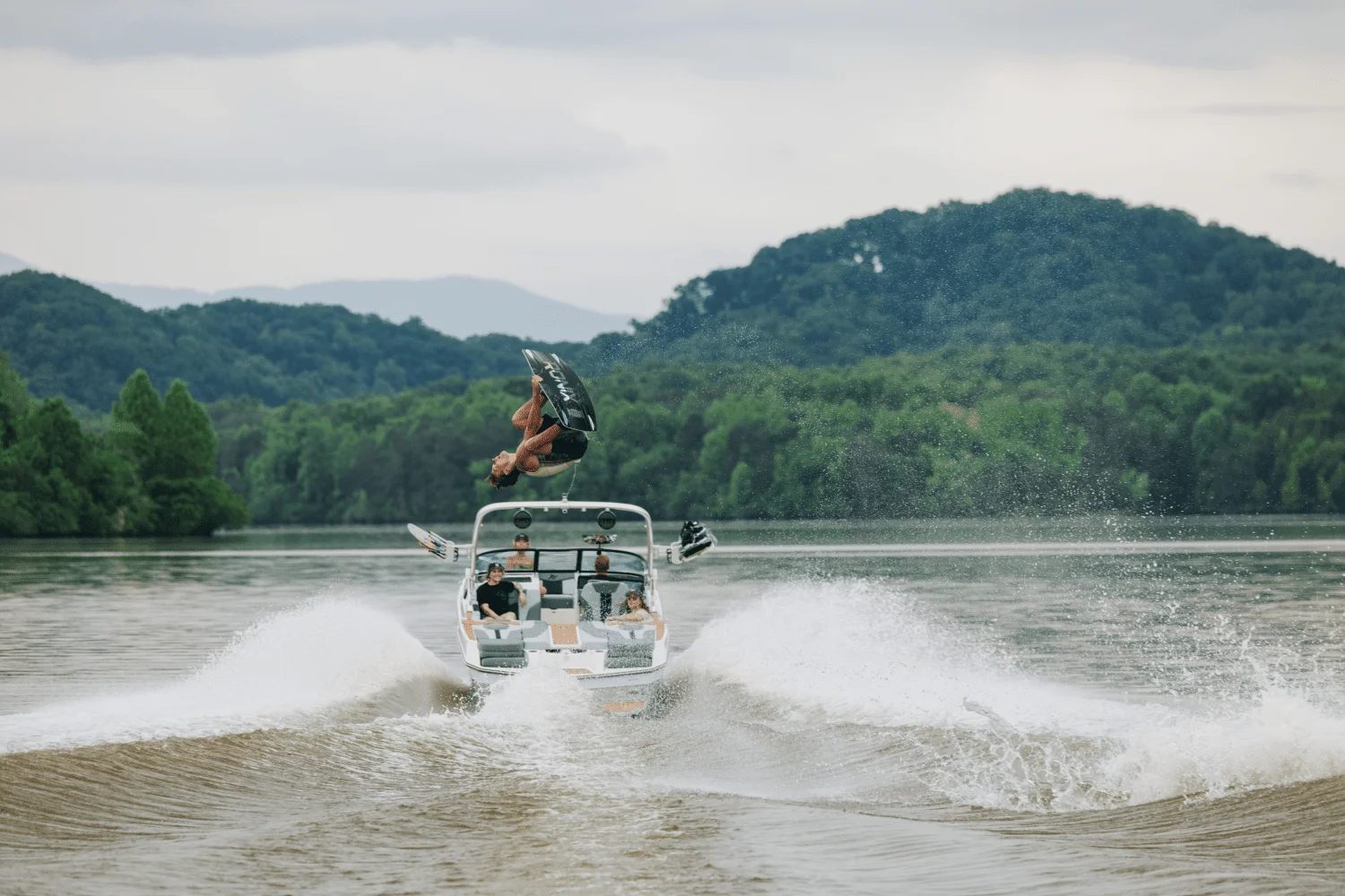 2026 Mastercraft XT20 Image Thumbnail #3