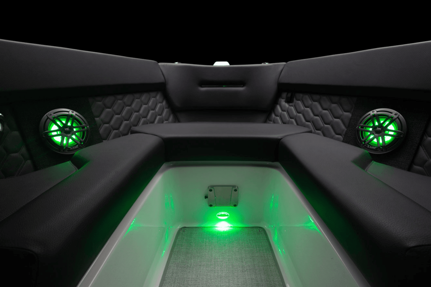 2025 Four Winns H2 Outboard Image Thumbnail #11