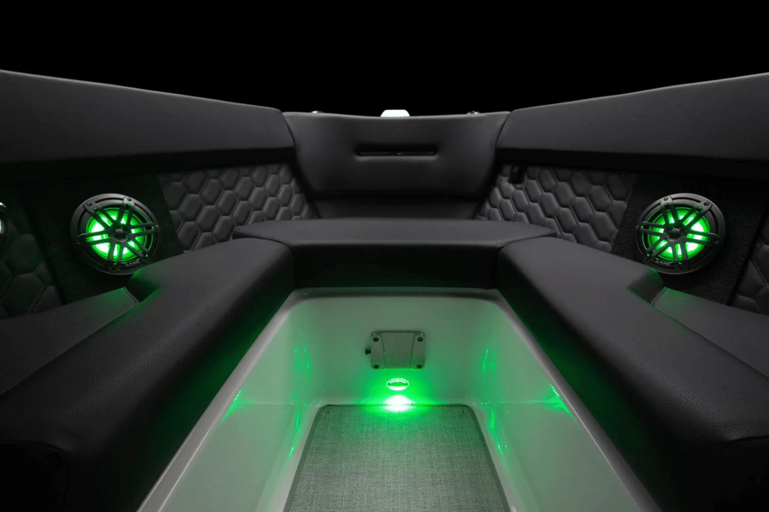 2025 Four Winns H2 Outboard Image Thumbnail #11