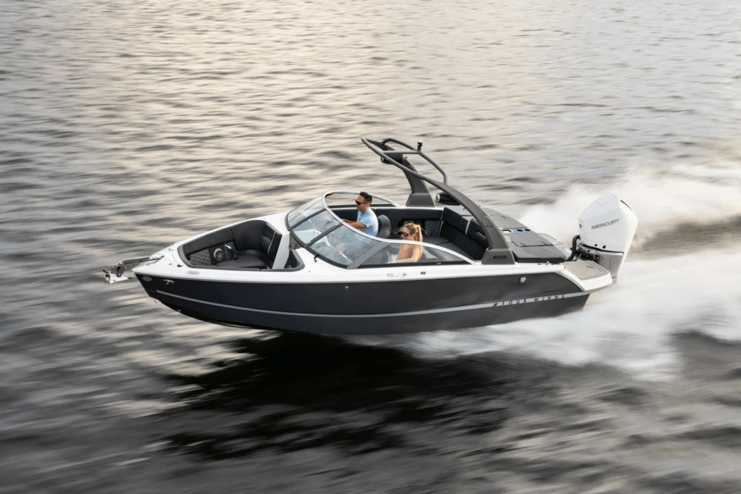 2025 Four Winns H2 Outboard Image Thumbnail #0