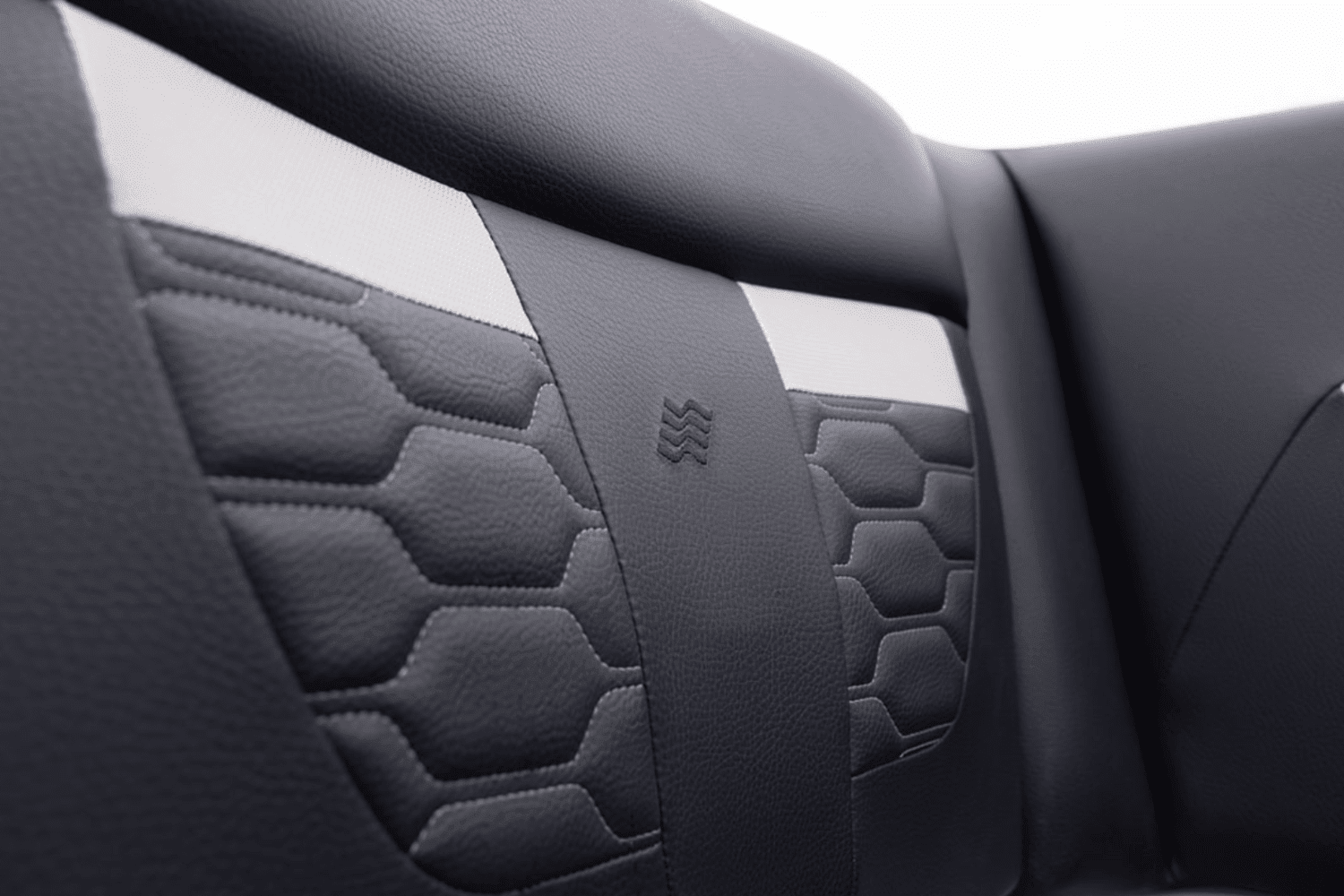 2025 Four Winns H9 Outboard Image Thumbnail #3