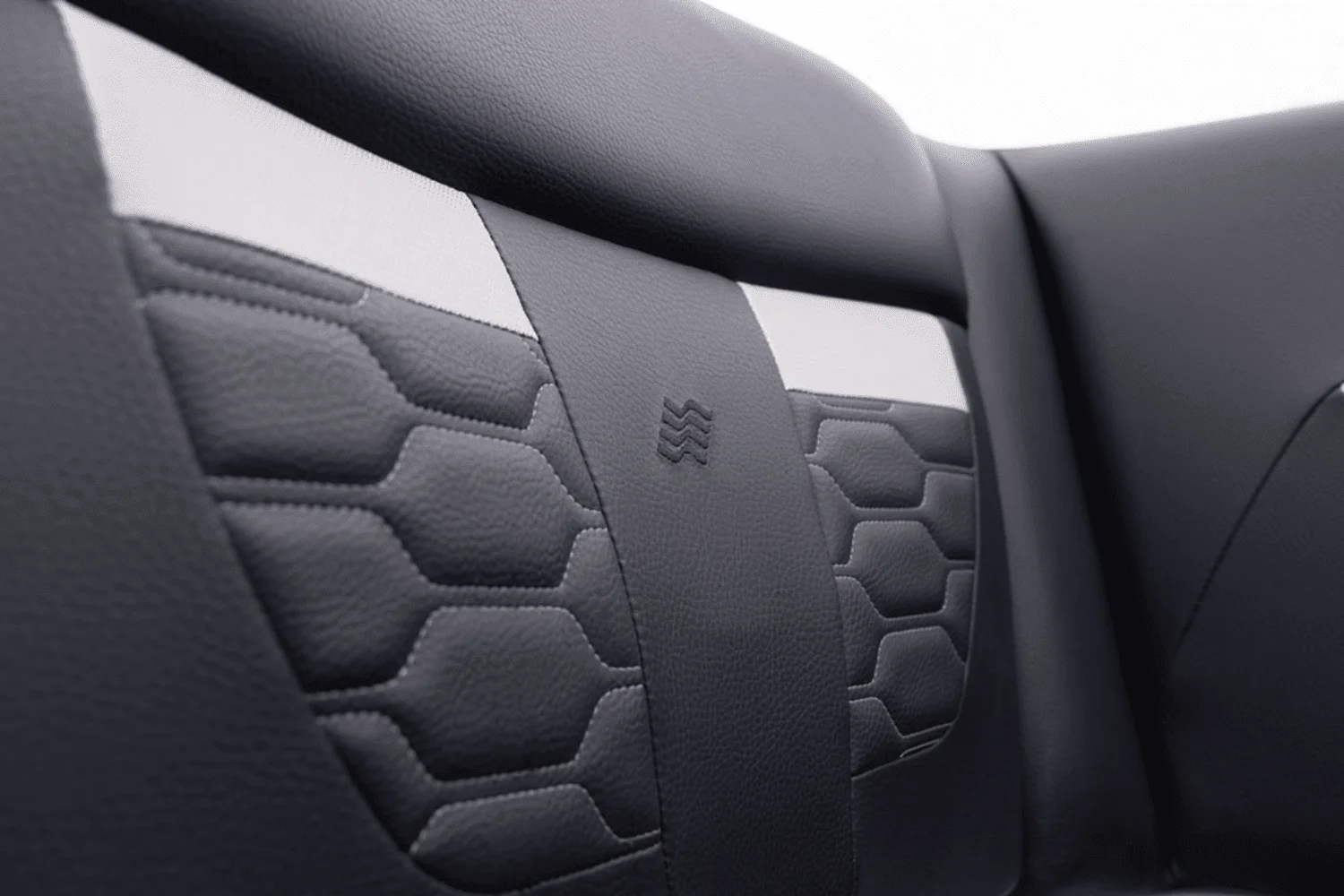 2025 Four Winns H9 Outboard Image Thumbnail #3