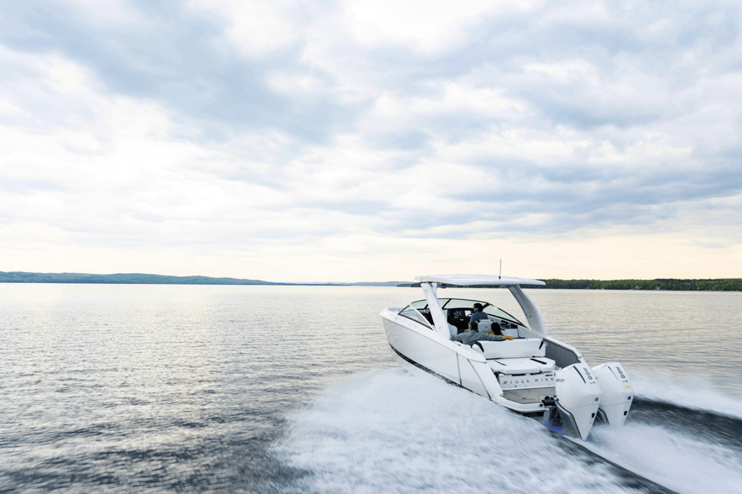 2025 Four Winns H9 Outboard Image Thumbnail #2