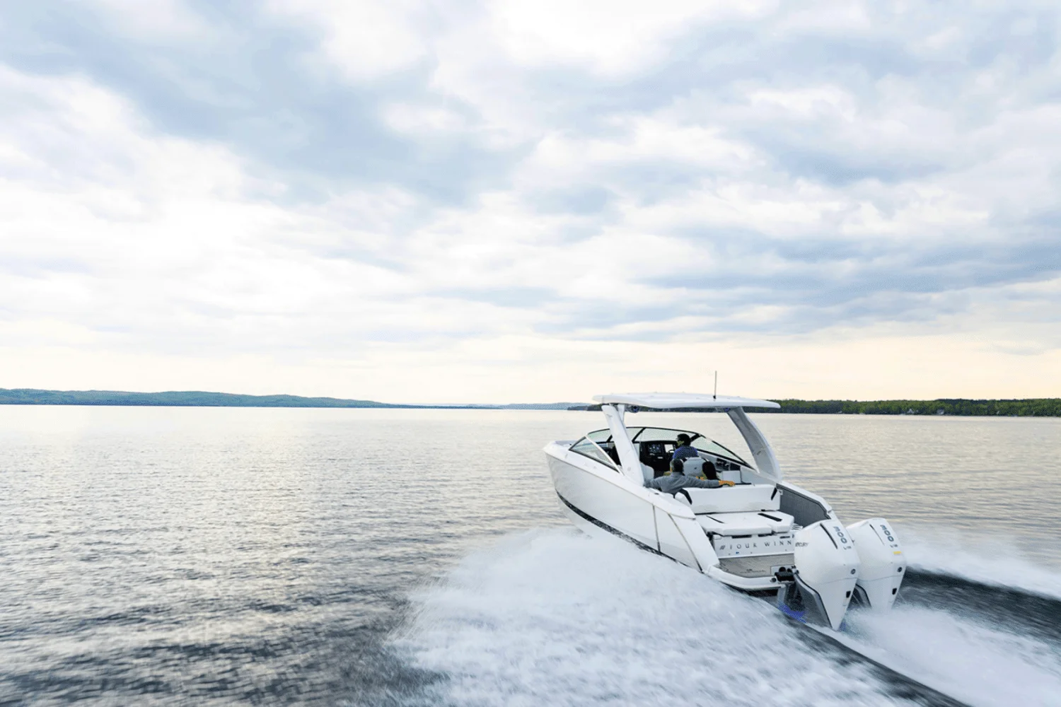 2025 Four Winns H9 Outboard Image Thumbnail #2