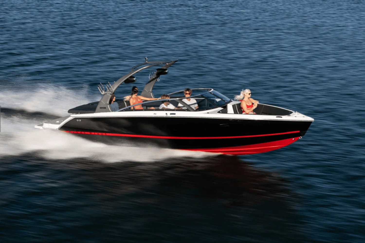 2025 Four Winns H4 Surf Image Thumbnail #3