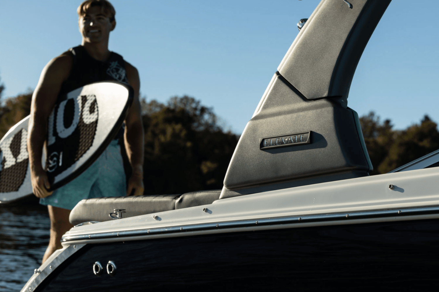 2025 Four Winns H4 Surf Image Thumbnail #7