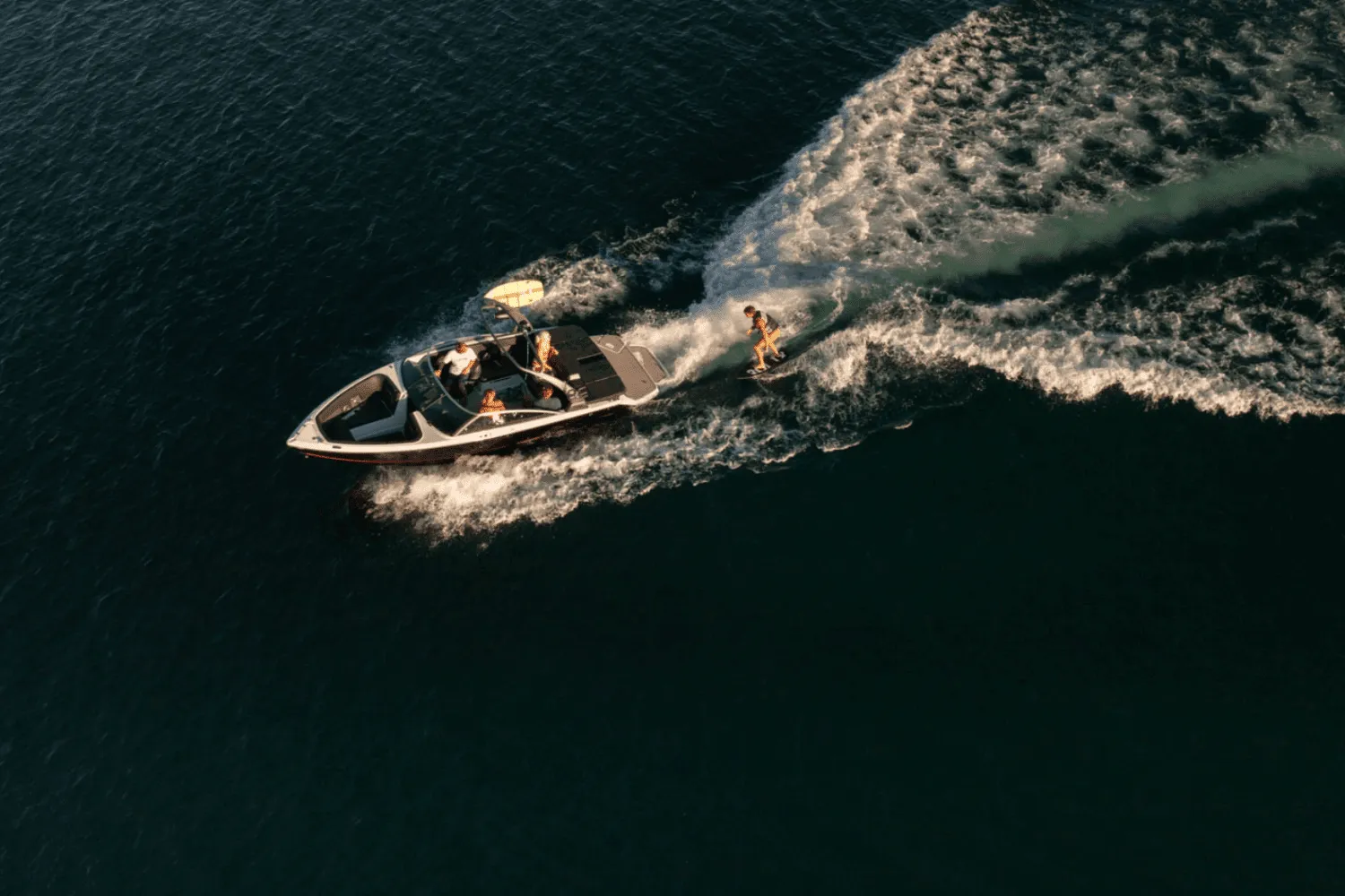 2025 Four Winns H4 Surf Image Thumbnail #4