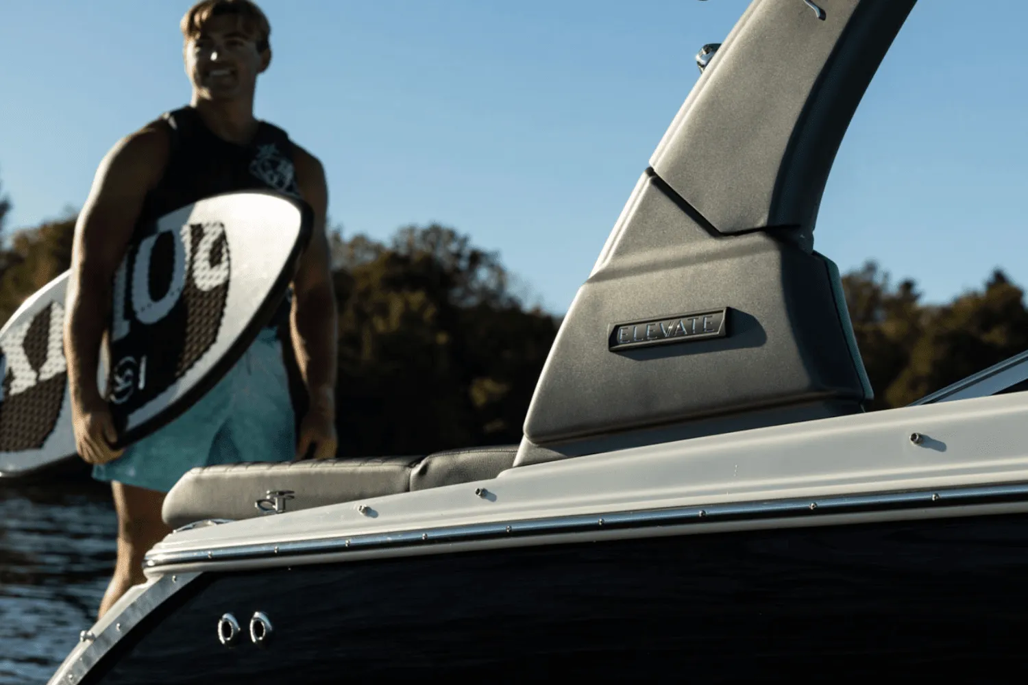 2025 Four Winns H4 Surf Image Thumbnail #7