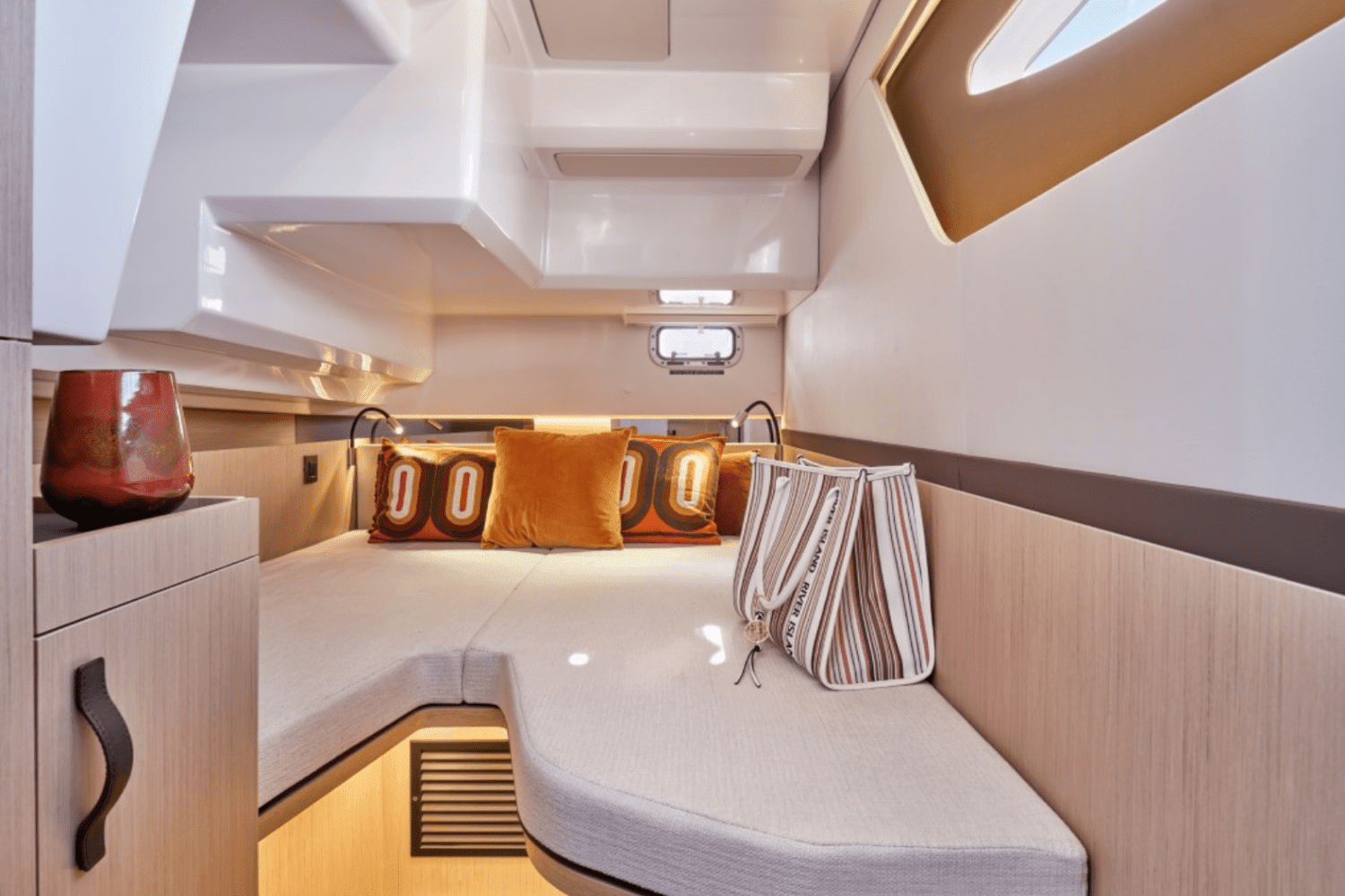 2025 Four Winns TH36 Image Thumbnail #12