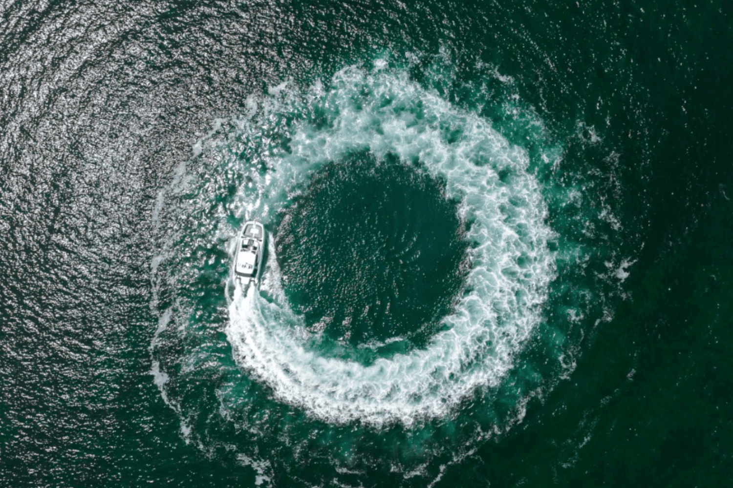 2025 Four Winns TH36 Image Thumbnail #5