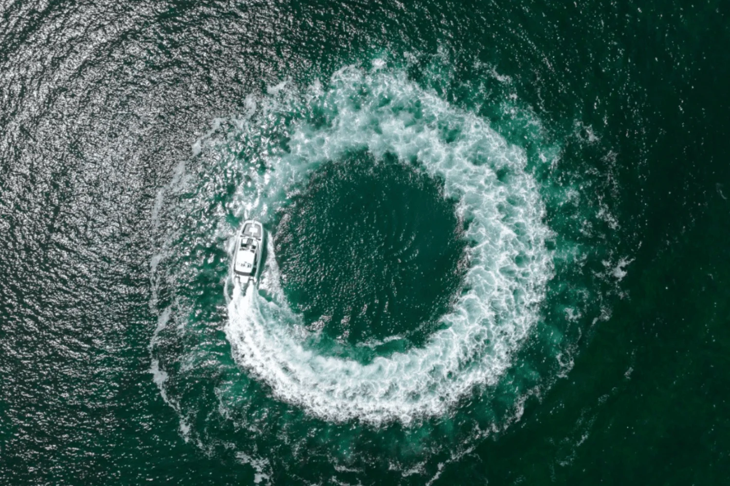 2025 Four Winns TH36 Image Thumbnail #5