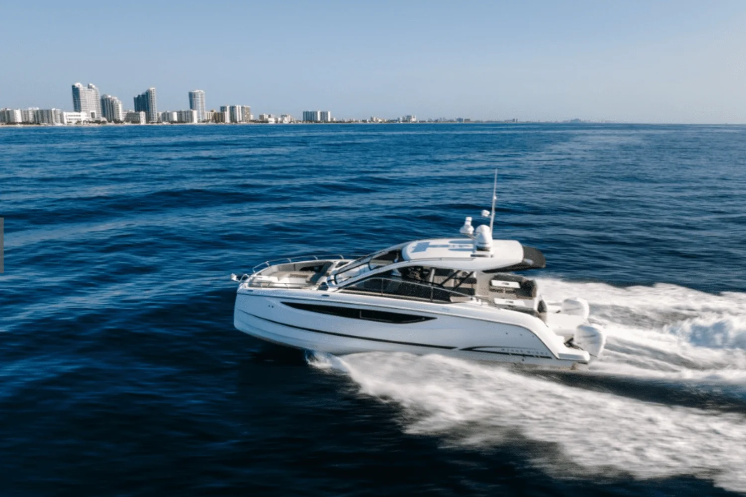 2025 Four Winns TH36 Image Thumbnail #4