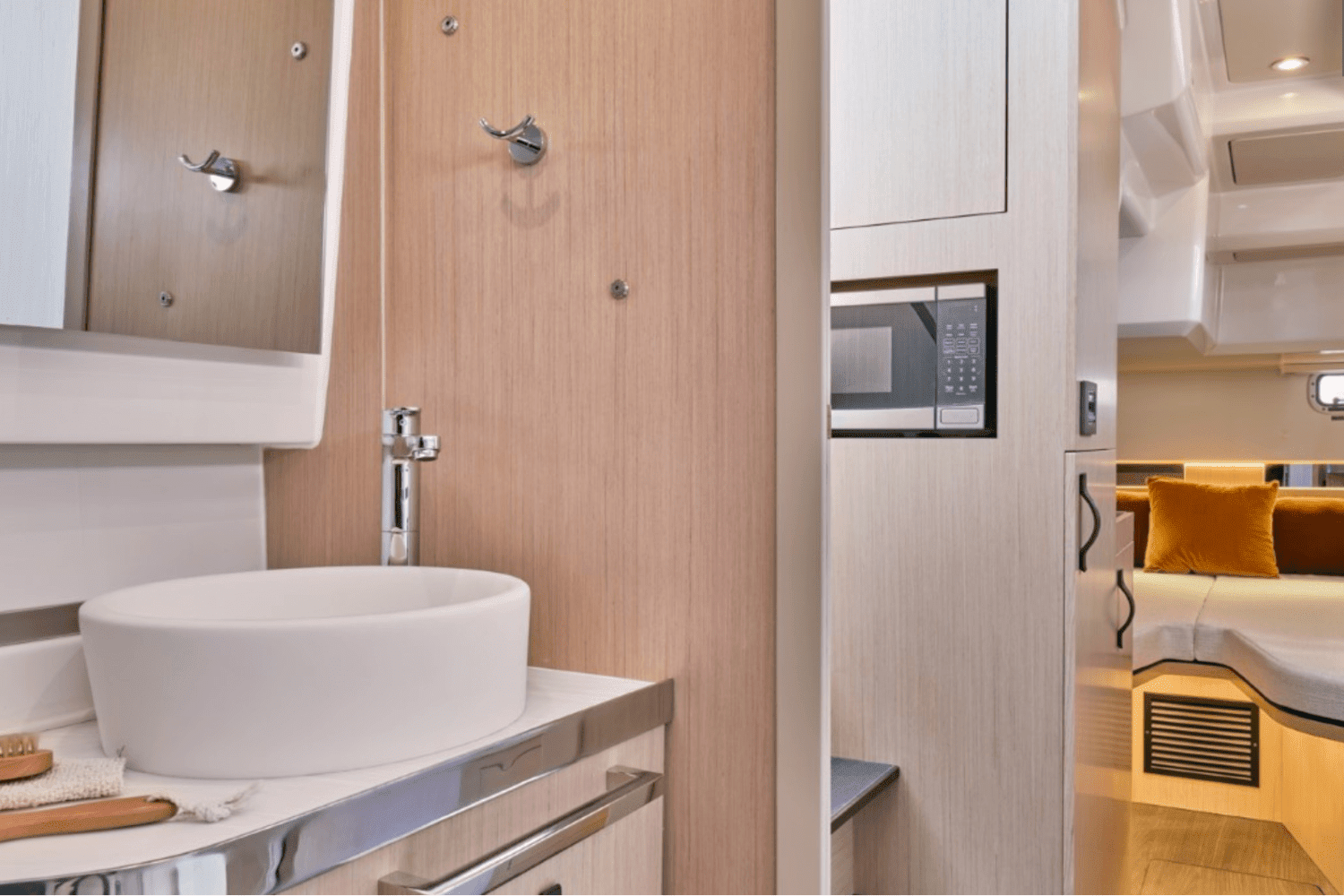 2025 Four Winns TH36 Image Thumbnail #11