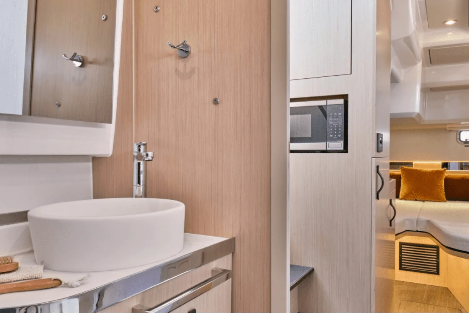 2025 Four Winns TH36 Image Thumbnail #11