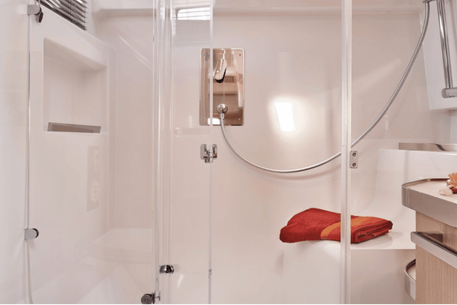 2025 Four Winns TH36 Image Thumbnail #9