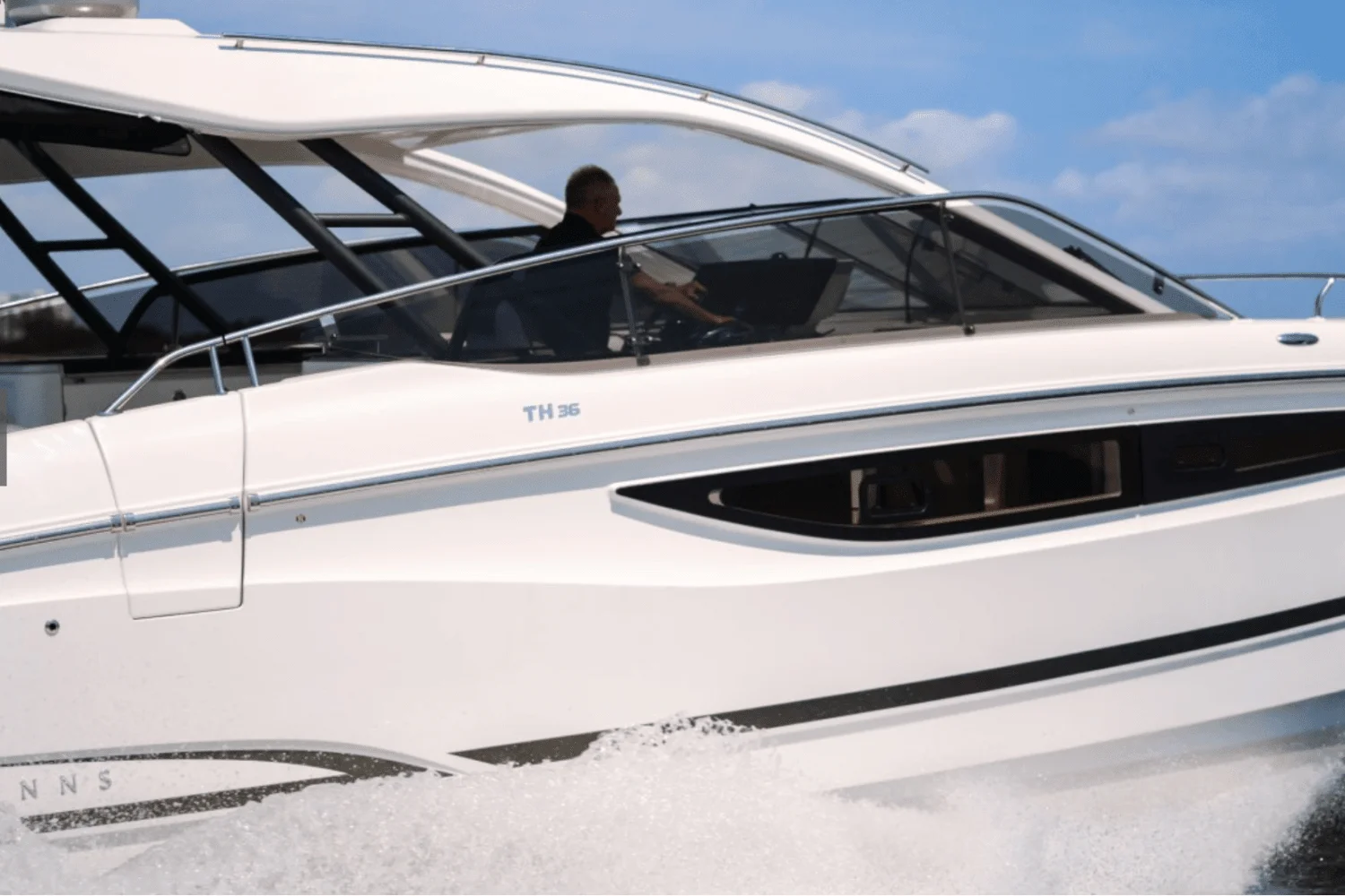 2025 Four Winns TH36 Image Thumbnail #6