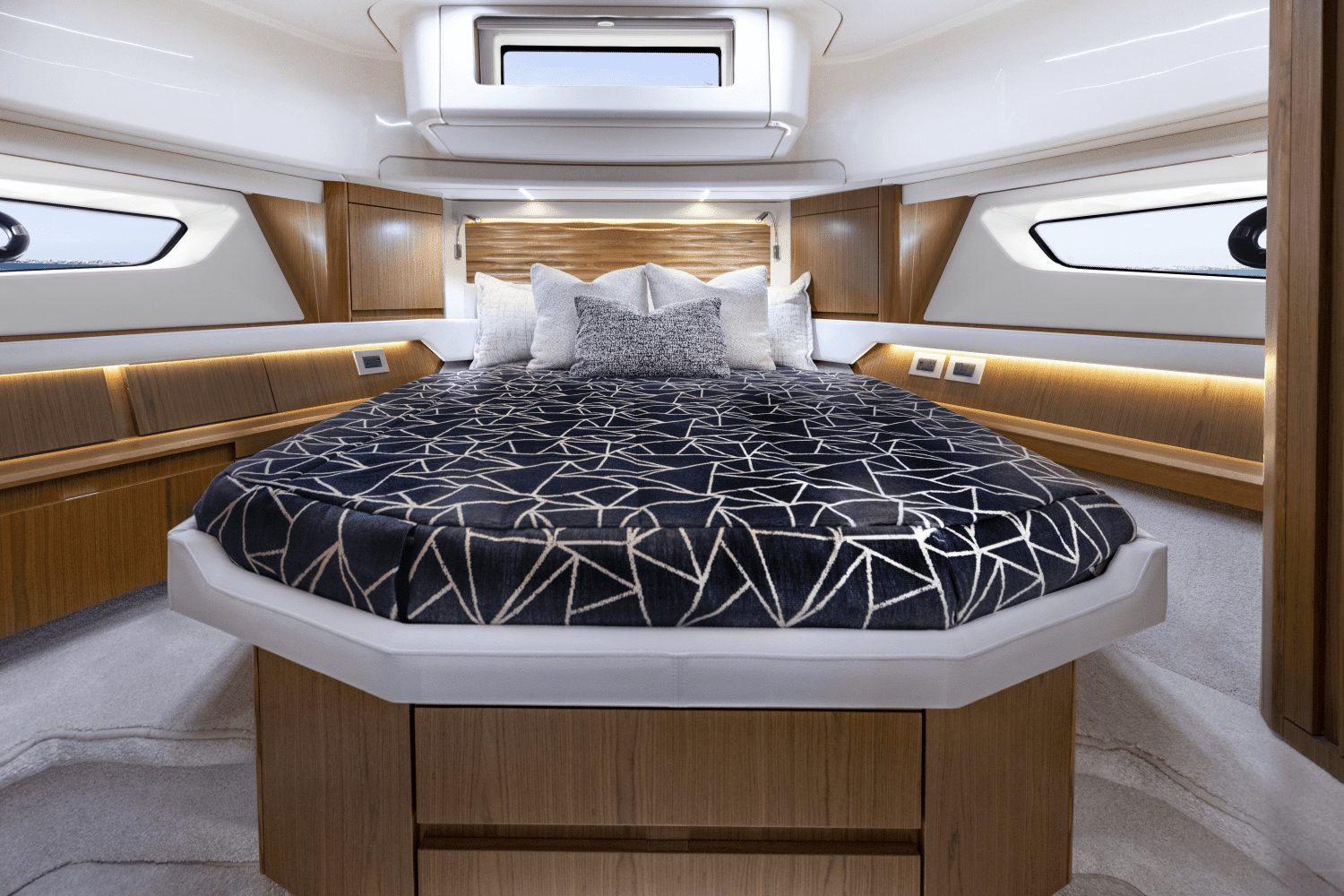 2025 Tiara Yachts EX 54 Image Thumbnail #30