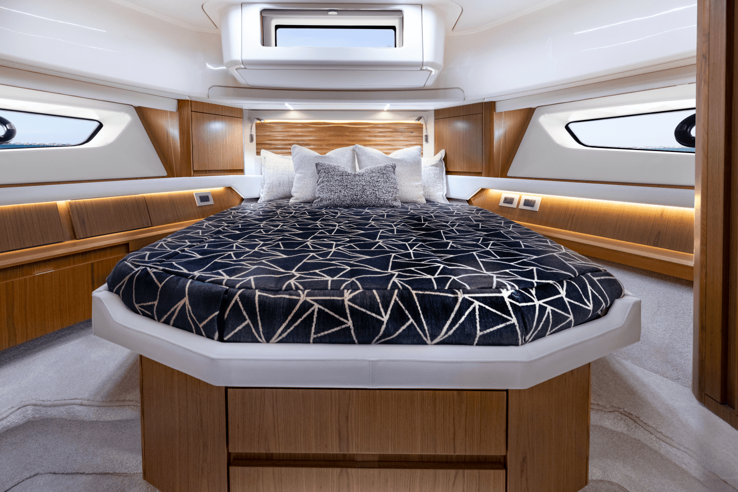 2025 Tiara Yachts EX 54 Image Thumbnail #30