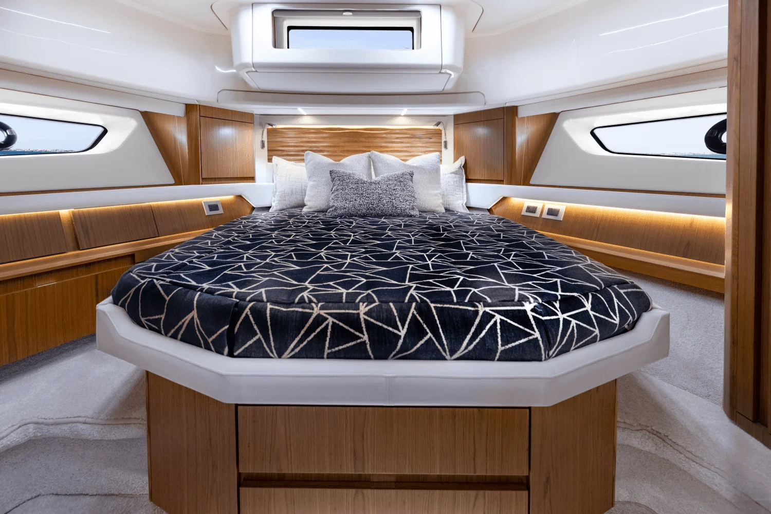2025 Tiara Yachts EX 54 Image Thumbnail #30