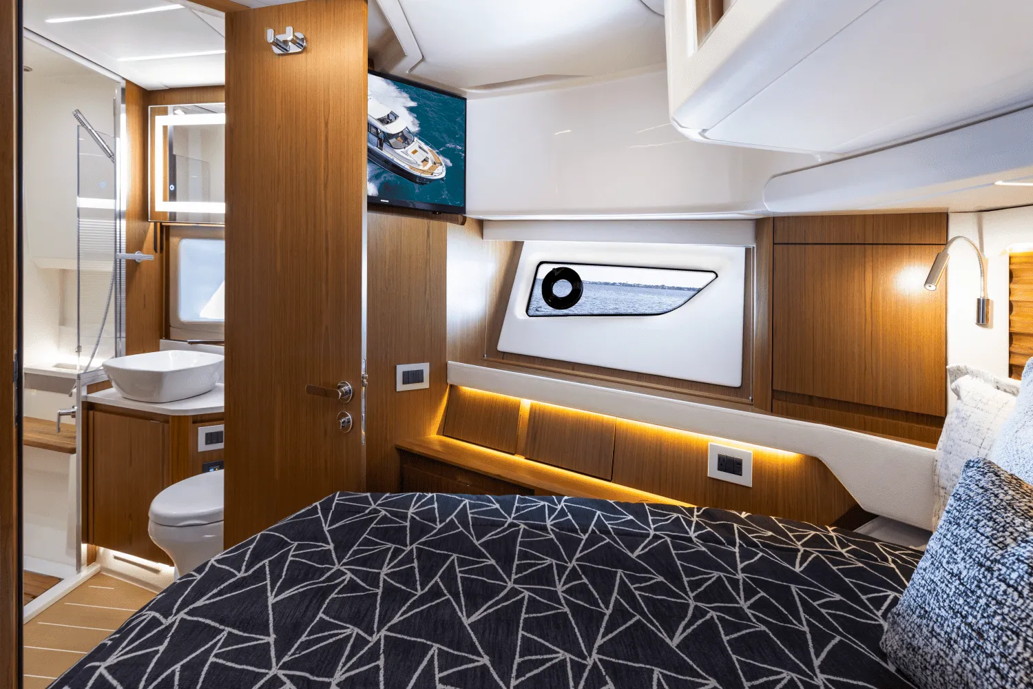 2025 Tiara Yachts EX 54 Image Thumbnail #31