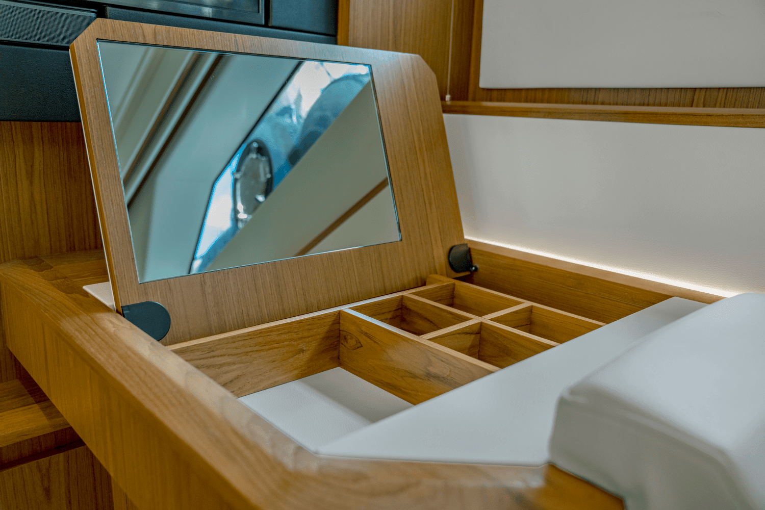 2025 Tiara Yachts EX 60 Image Thumbnail #44