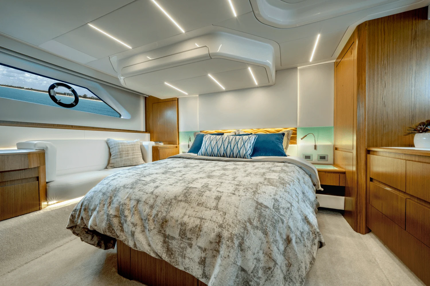2025 Tiara Yachts EX 60 Image Thumbnail #39
