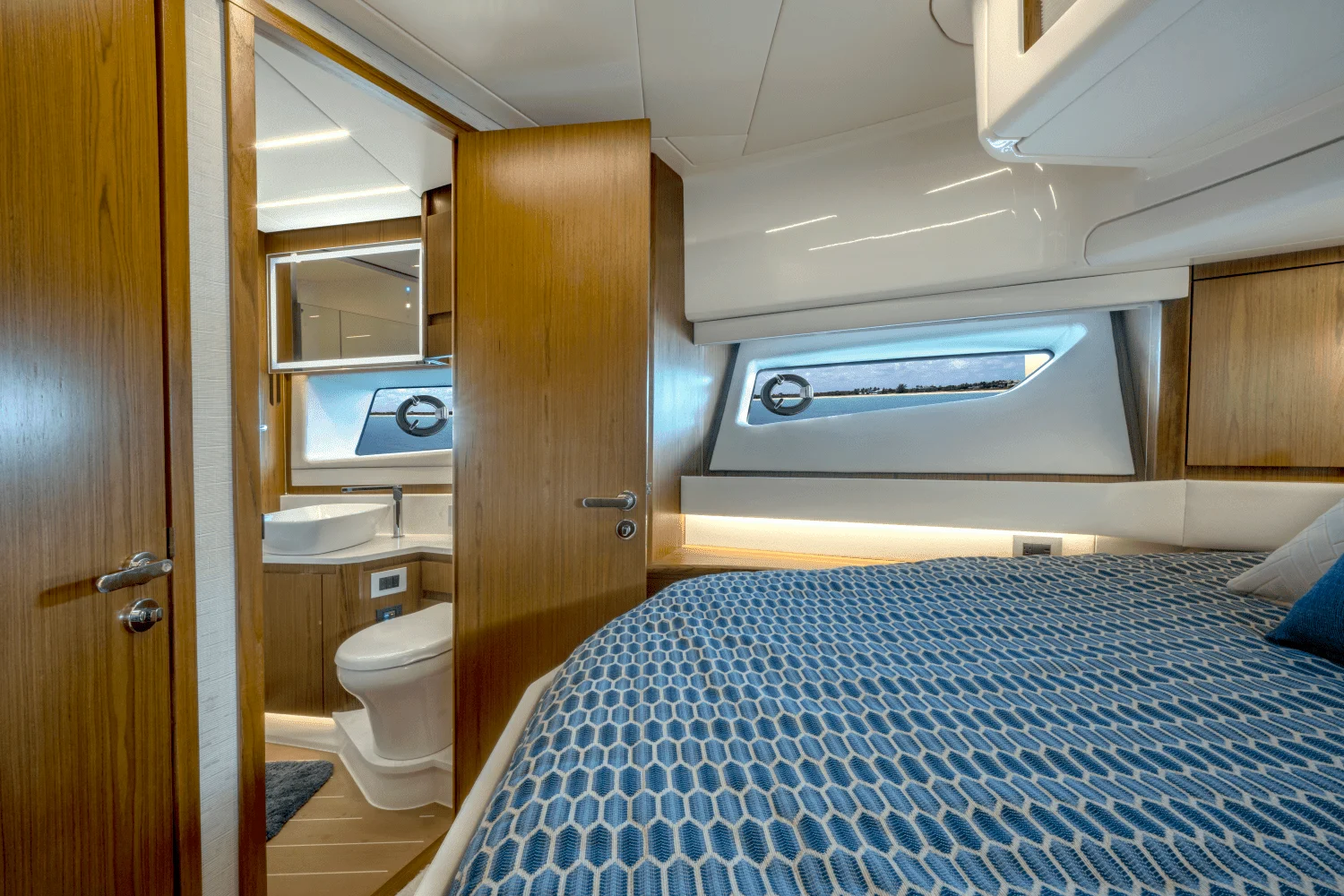 2025 Tiara Yachts EX 60 Image Thumbnail #19