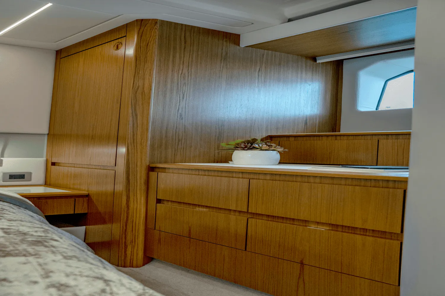 2025 Tiara Yachts EX 60 Image Thumbnail #40